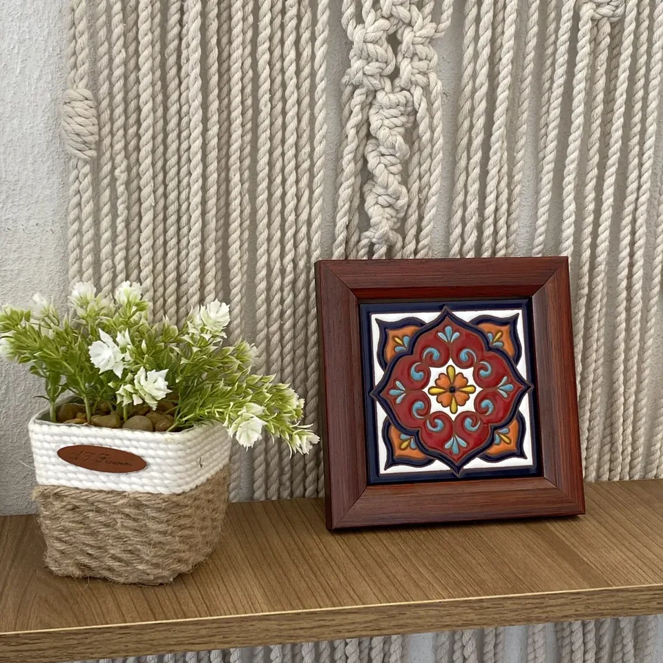ميدالية أرابيسك قرمزية